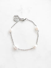 Hlaða mynd í gallerí, Cable armband með perlum - by my letra.
