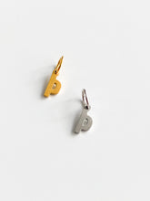 Hlaða mynd í gallerí, Þ - mini útskorinn stafur
