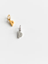 Hlaða mynd í gallerí, Þ - mini útskorinn stafur
