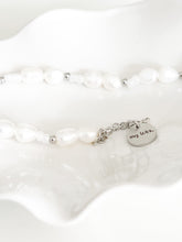 Hlaða mynd í gallerí, Perluarmband með lit - by my letra.
